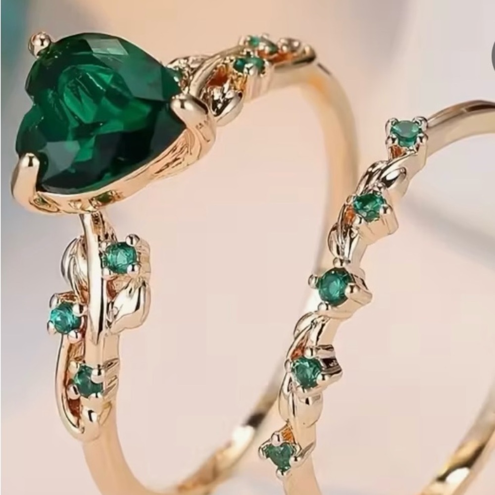 Irsh engagement & wedding band set Gold and Green Synthetic Emerald Heart Ring